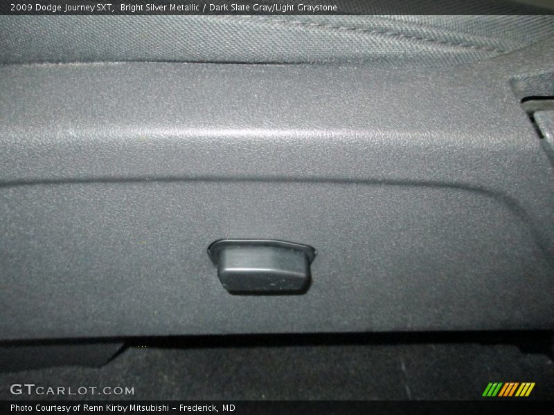 Bright Silver Metallic / Dark Slate Gray/Light Graystone 2009 Dodge Journey SXT