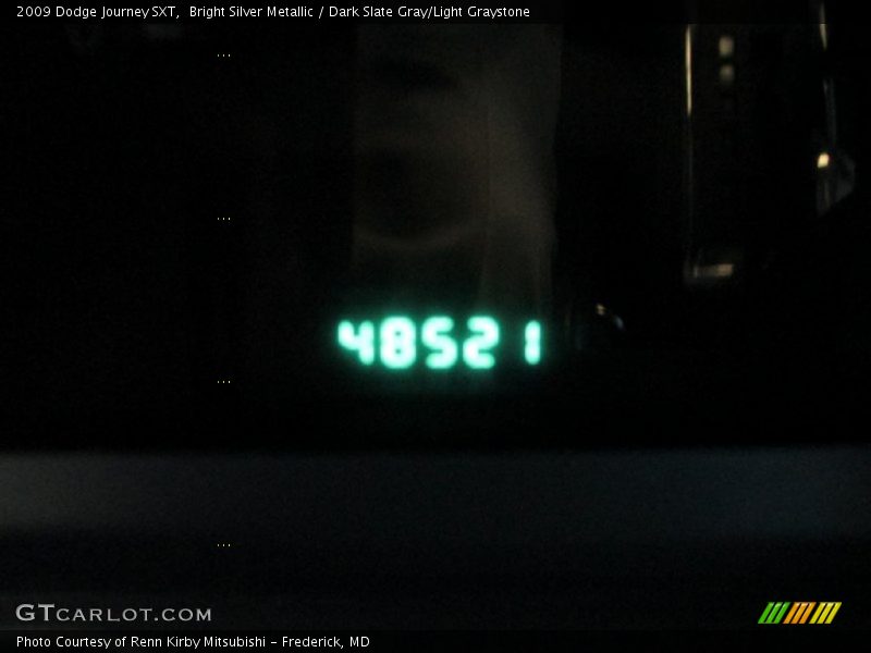 Bright Silver Metallic / Dark Slate Gray/Light Graystone 2009 Dodge Journey SXT