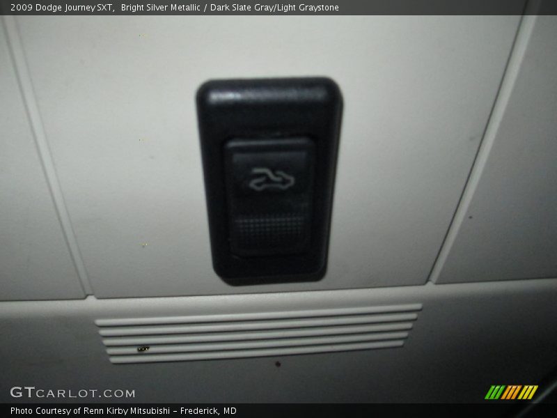 Bright Silver Metallic / Dark Slate Gray/Light Graystone 2009 Dodge Journey SXT