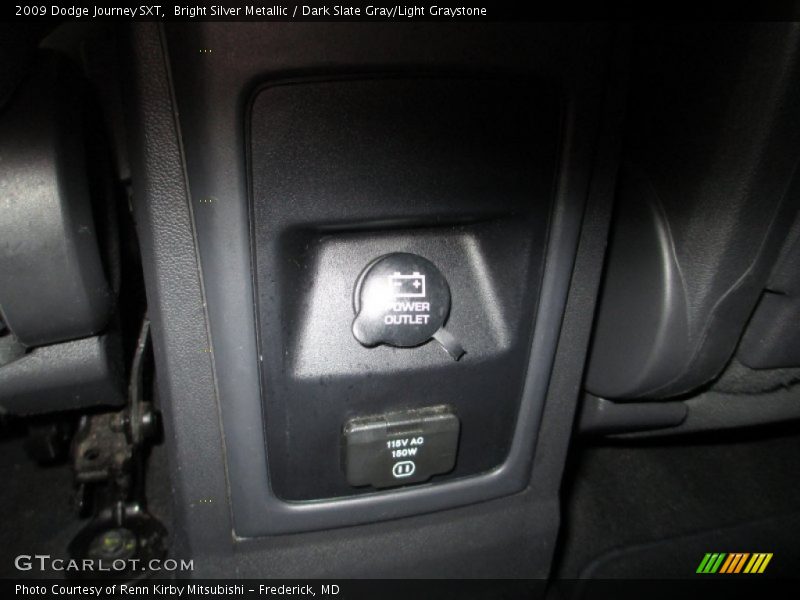 Bright Silver Metallic / Dark Slate Gray/Light Graystone 2009 Dodge Journey SXT