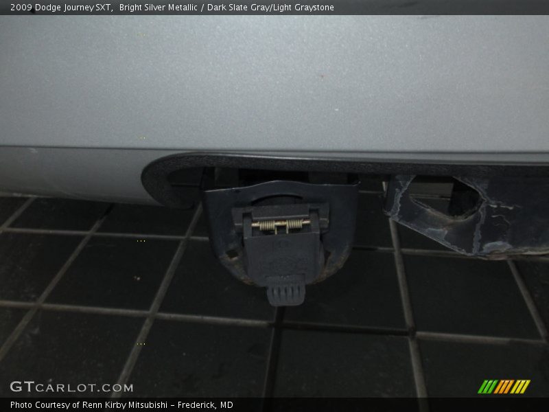 Bright Silver Metallic / Dark Slate Gray/Light Graystone 2009 Dodge Journey SXT
