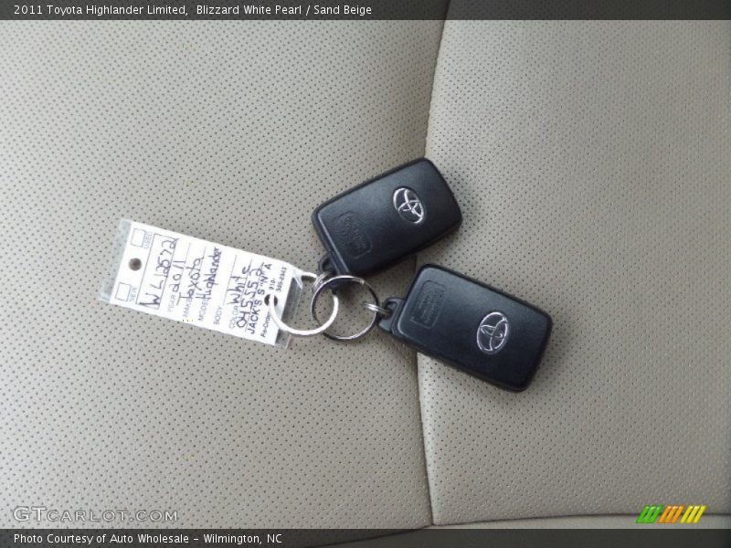 Blizzard White Pearl / Sand Beige 2011 Toyota Highlander Limited