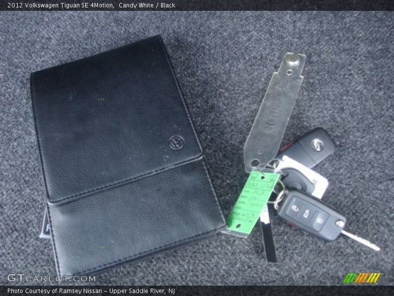 Candy White / Black 2012 Volkswagen Tiguan SE 4Motion