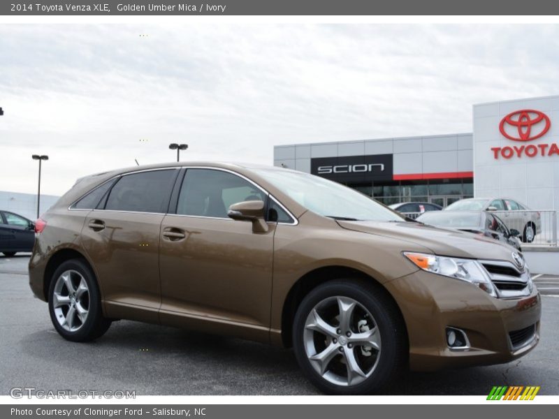 Front 3/4 View of 2014 Venza XLE