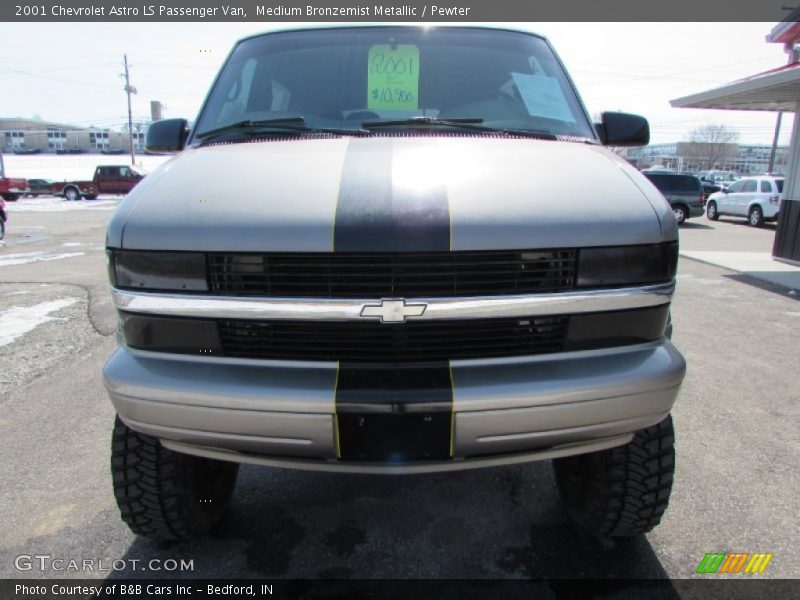 Medium Bronzemist Metallic / Pewter 2001 Chevrolet Astro LS Passenger Van