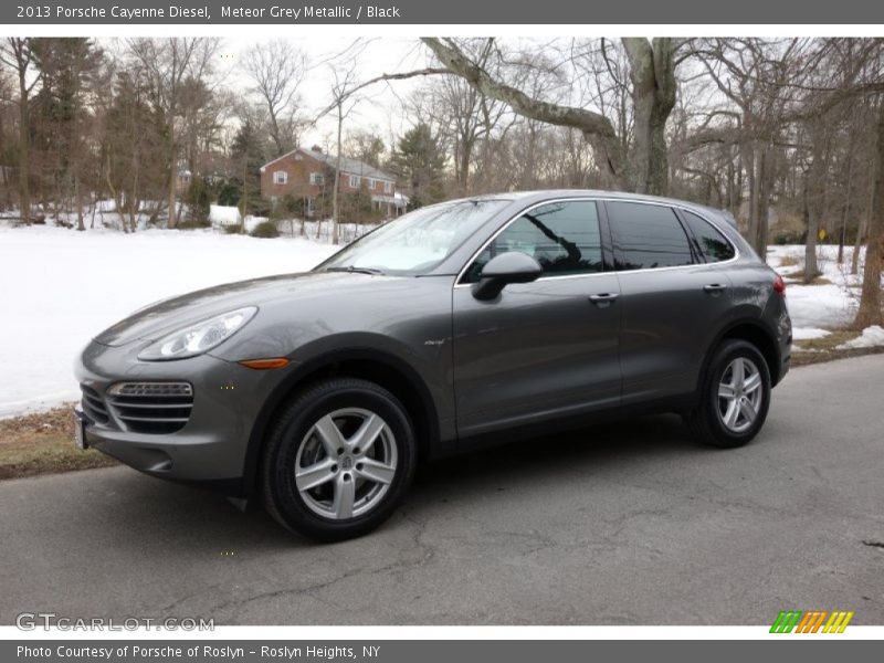 Front 3/4 View of 2013 Cayenne Diesel