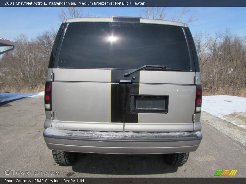 Medium Bronzemist Metallic / Pewter 2001 Chevrolet Astro LS Passenger Van