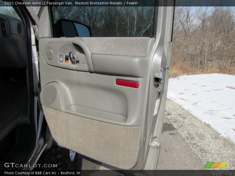 Medium Bronzemist Metallic / Pewter 2001 Chevrolet Astro LS Passenger Van