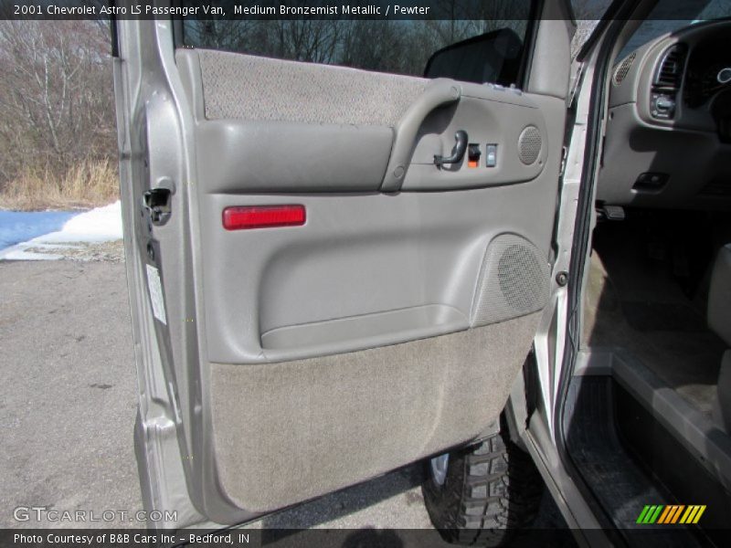 Medium Bronzemist Metallic / Pewter 2001 Chevrolet Astro LS Passenger Van