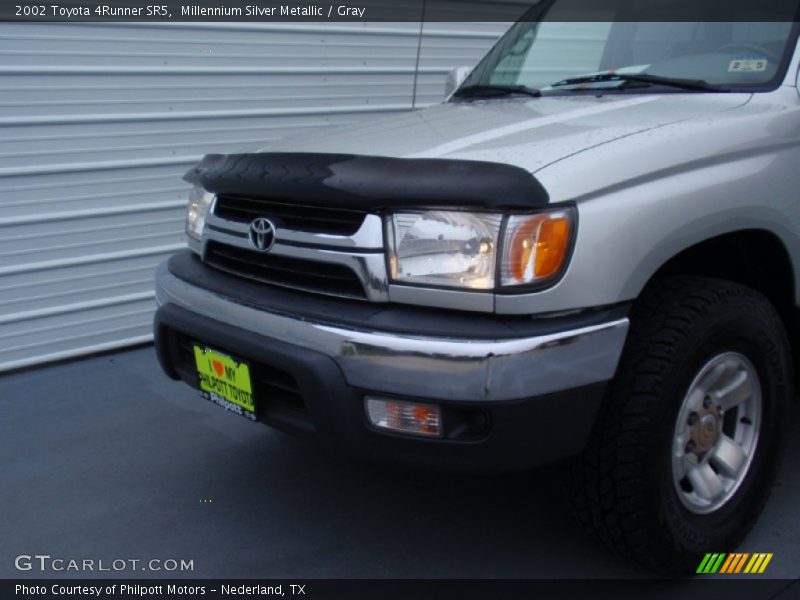 Millennium Silver Metallic / Gray 2002 Toyota 4Runner SR5