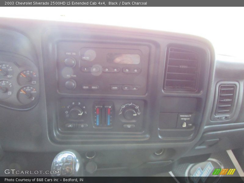 Black / Dark Charcoal 2003 Chevrolet Silverado 2500HD LS Extended Cab 4x4