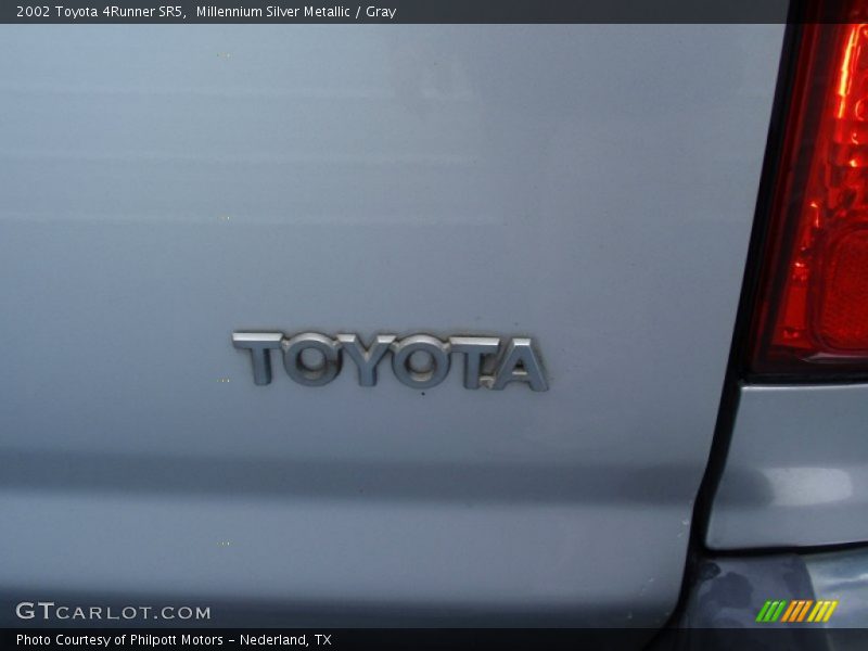 Millennium Silver Metallic / Gray 2002 Toyota 4Runner SR5