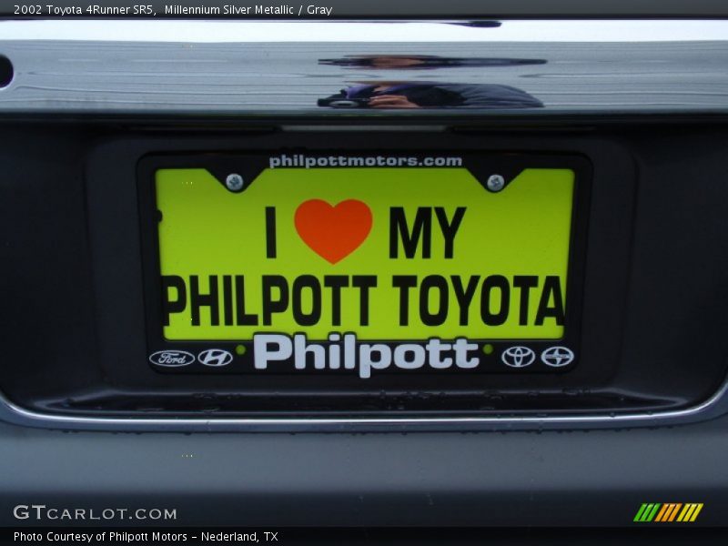 Millennium Silver Metallic / Gray 2002 Toyota 4Runner SR5