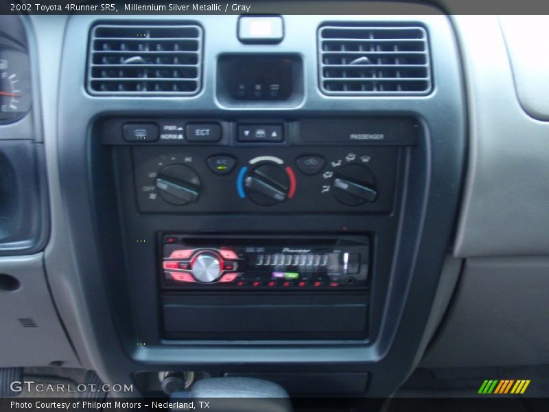 Millennium Silver Metallic / Gray 2002 Toyota 4Runner SR5