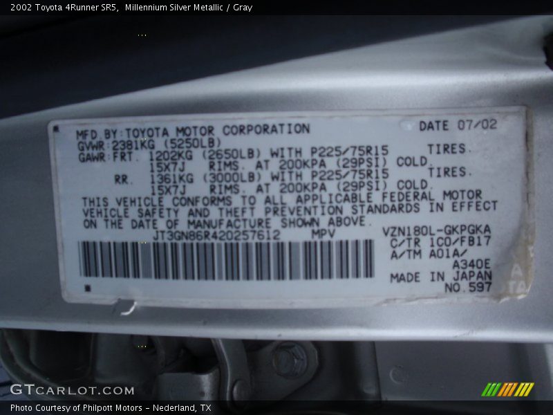 Millennium Silver Metallic / Gray 2002 Toyota 4Runner SR5