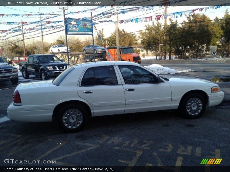 Vibrant White / Charcoal Black 2007 Ford Crown Victoria