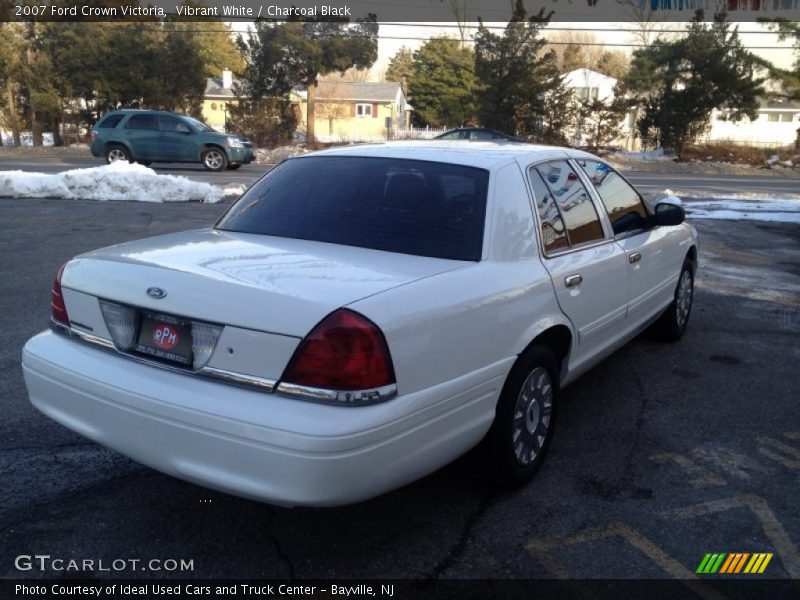 Vibrant White / Charcoal Black 2007 Ford Crown Victoria