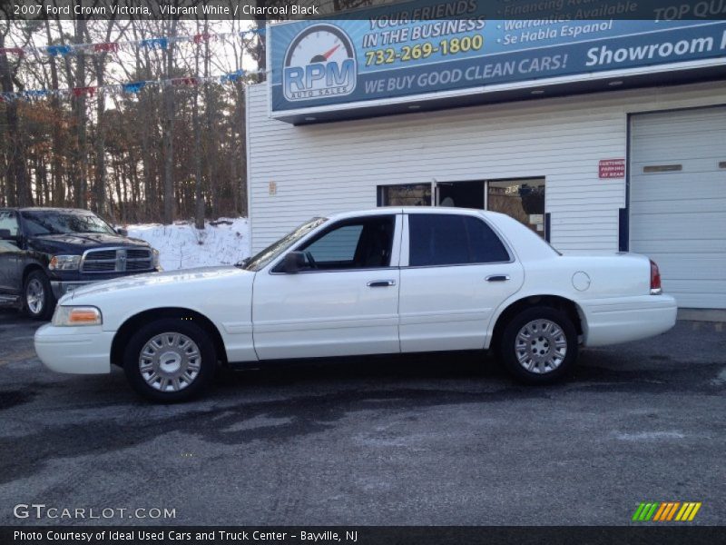 Vibrant White / Charcoal Black 2007 Ford Crown Victoria