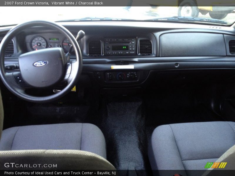 Vibrant White / Charcoal Black 2007 Ford Crown Victoria