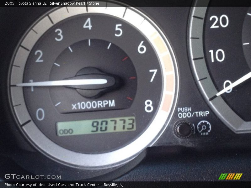 Silver Shadow Pearl / Stone 2005 Toyota Sienna LE