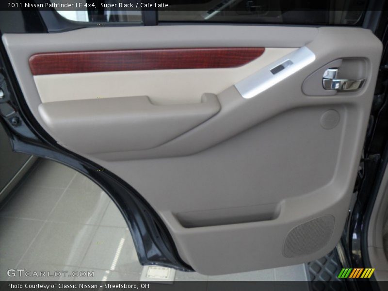 Super Black / Cafe Latte 2011 Nissan Pathfinder LE 4x4