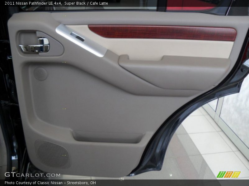 Super Black / Cafe Latte 2011 Nissan Pathfinder LE 4x4