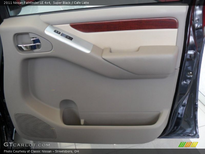Super Black / Cafe Latte 2011 Nissan Pathfinder LE 4x4