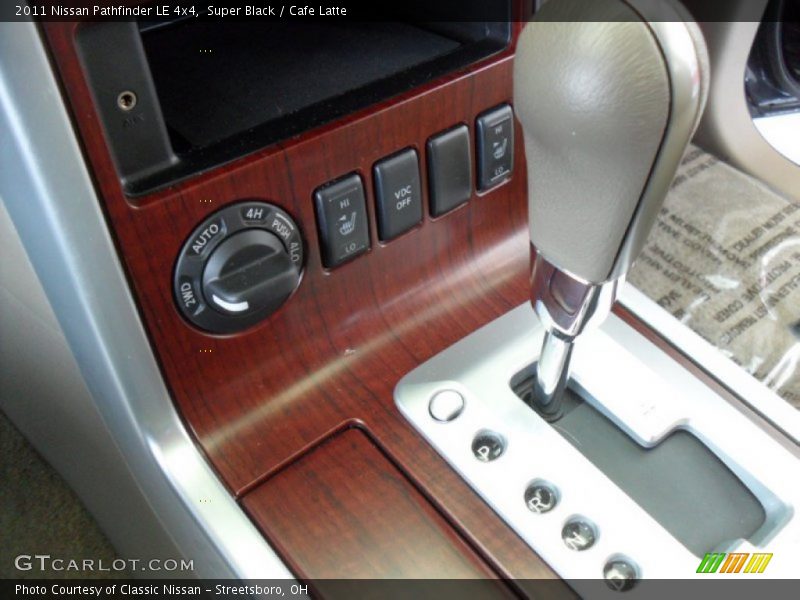 Super Black / Cafe Latte 2011 Nissan Pathfinder LE 4x4