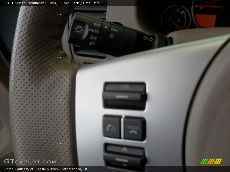Super Black / Cafe Latte 2011 Nissan Pathfinder LE 4x4