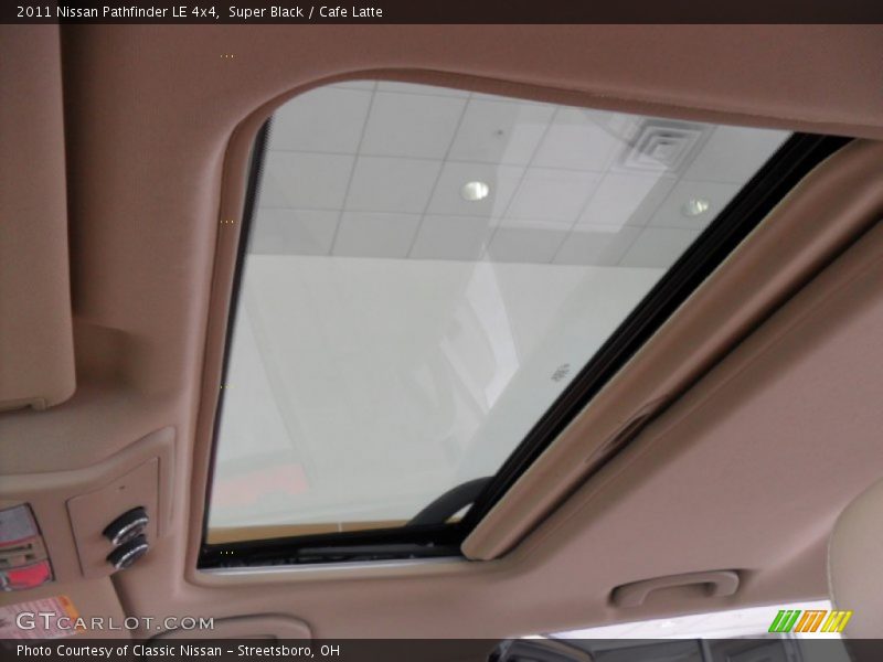 Super Black / Cafe Latte 2011 Nissan Pathfinder LE 4x4