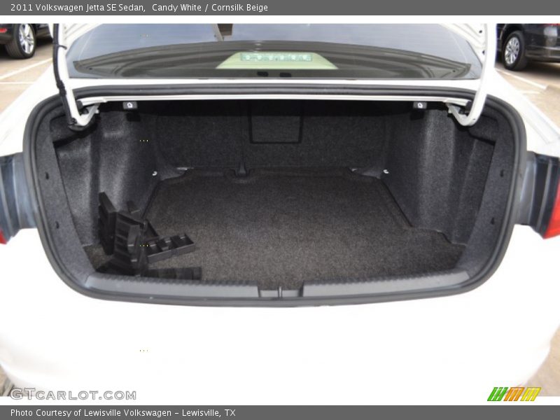 Candy White / Cornsilk Beige 2011 Volkswagen Jetta SE Sedan