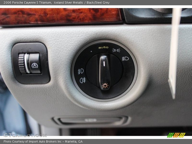 Controls of 2006 Cayenne S Titanium