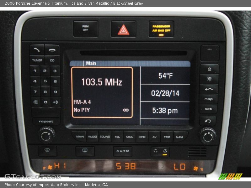 Controls of 2006 Cayenne S Titanium