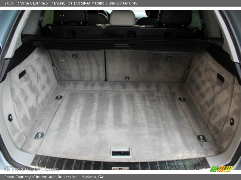  2006 Cayenne S Titanium Trunk