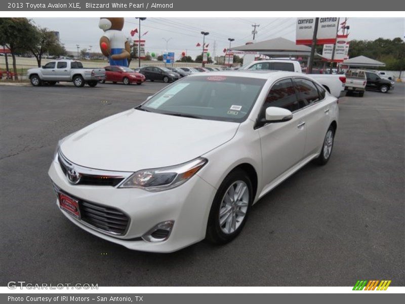 Blizzard White Pearl / Almond 2013 Toyota Avalon XLE