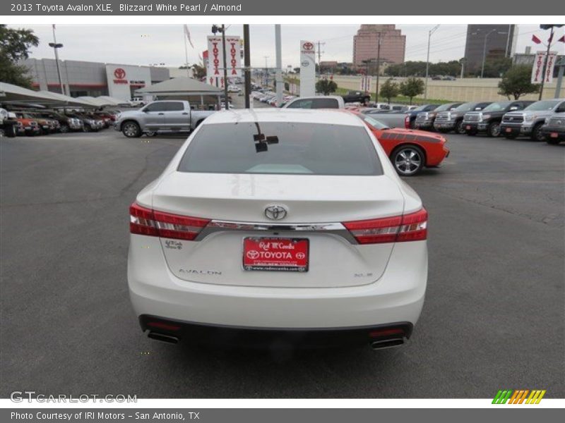 Blizzard White Pearl / Almond 2013 Toyota Avalon XLE