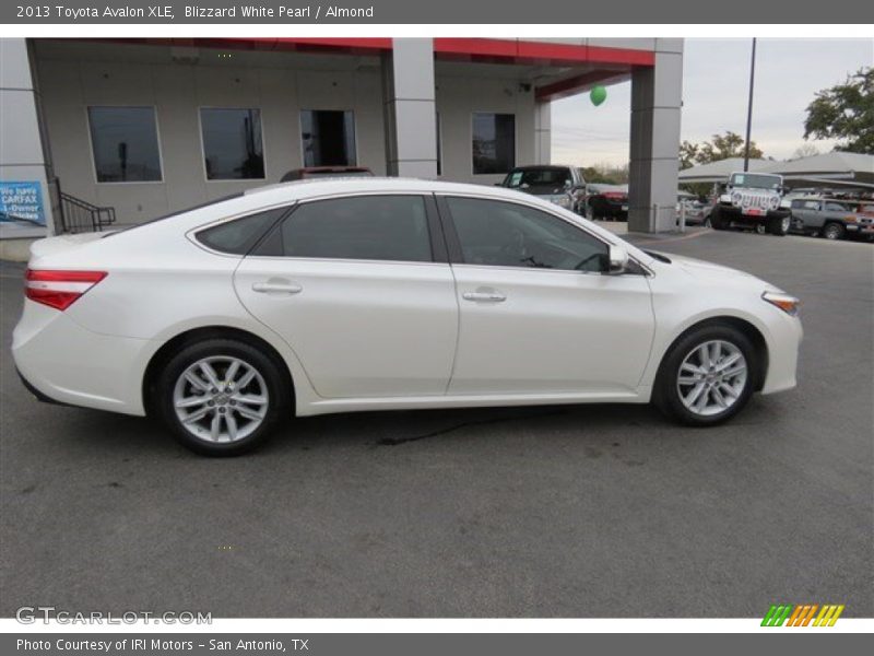Blizzard White Pearl / Almond 2013 Toyota Avalon XLE