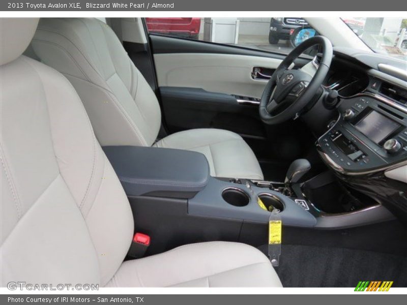 Blizzard White Pearl / Almond 2013 Toyota Avalon XLE