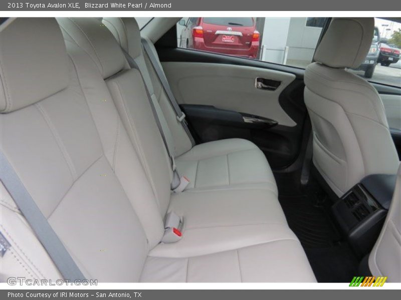 Blizzard White Pearl / Almond 2013 Toyota Avalon XLE