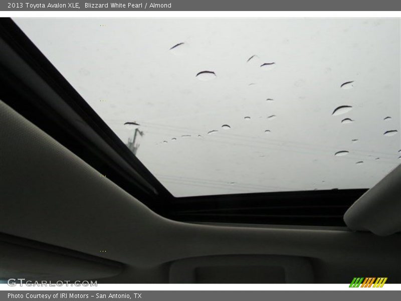 Blizzard White Pearl / Almond 2013 Toyota Avalon XLE