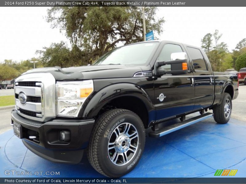 Front 3/4 View of 2014 F250 Super Duty Platinum Crew Cab 4x4