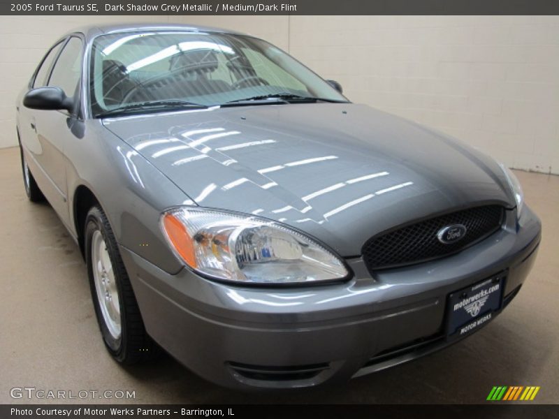 Dark Shadow Grey Metallic / Medium/Dark Flint 2005 Ford Taurus SE