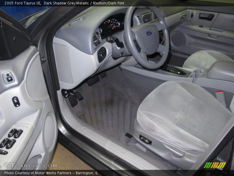 Dark Shadow Grey Metallic / Medium/Dark Flint 2005 Ford Taurus SE