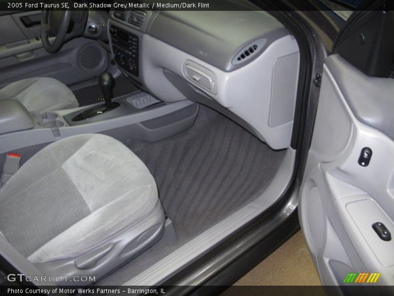 Dark Shadow Grey Metallic / Medium/Dark Flint 2005 Ford Taurus SE