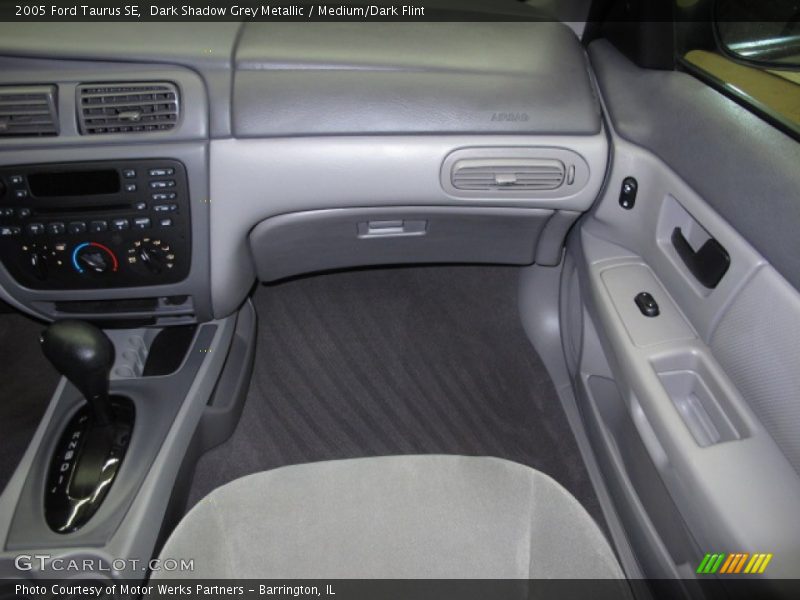 Dark Shadow Grey Metallic / Medium/Dark Flint 2005 Ford Taurus SE