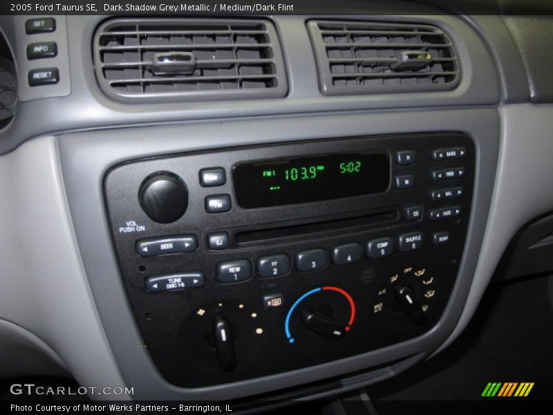 Dark Shadow Grey Metallic / Medium/Dark Flint 2005 Ford Taurus SE