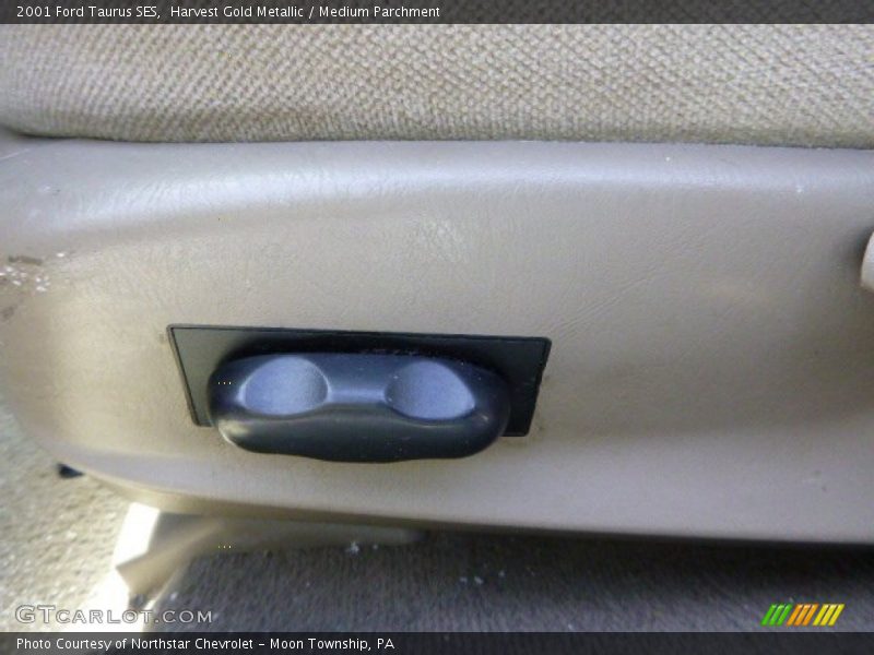 Harvest Gold Metallic / Medium Parchment 2001 Ford Taurus SES