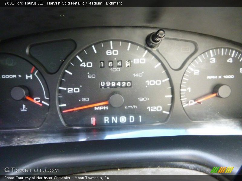 Harvest Gold Metallic / Medium Parchment 2001 Ford Taurus SES