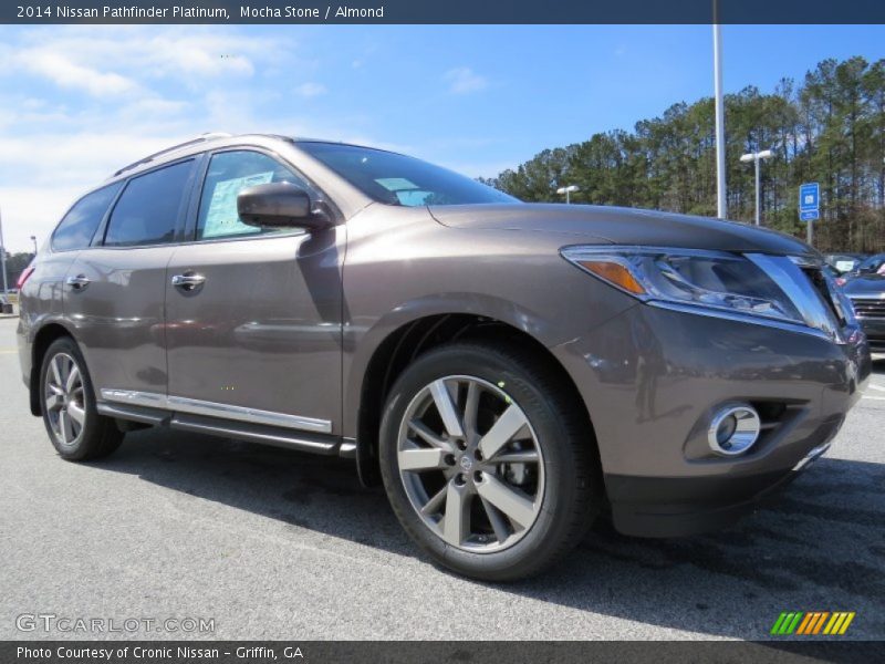 Front 3/4 View of 2014 Pathfinder Platinum