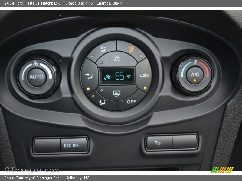 Controls of 2014 Fiesta ST Hatchback